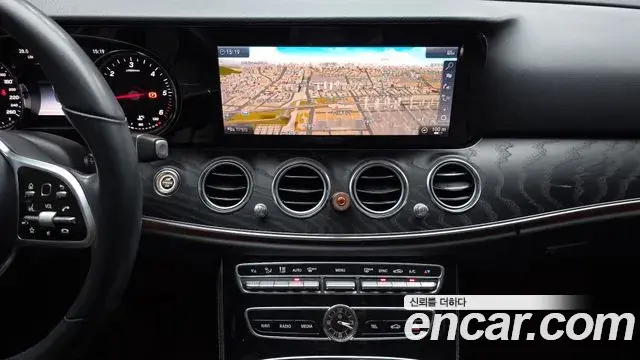Mercedes-Benz E-Class 2018 — Фото 15/20