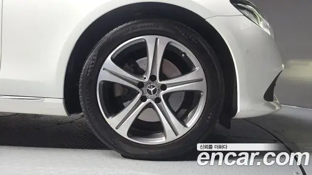 Mercedes-Benz E-Class 2018 — ფოტო 5/36