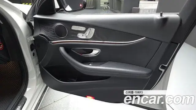 Mercedes-Benz E-Class 2018 — ფოტო 29/36