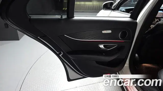 Mercedes-Benz E-Class 2018 — ფოტო 11/36