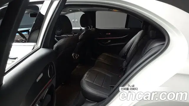 Mercedes-Benz E-Class 2018 — ფოტო 25/36