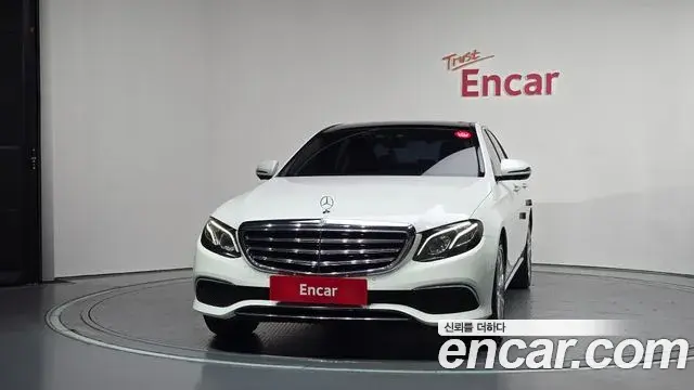 Mercedes-Benz E-Class 2019 — Şəkil 17/20