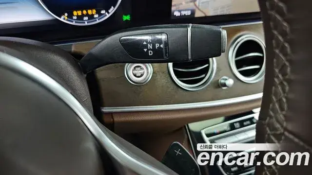 Mercedes-Benz E-Class 2019 — Şəkil 18/20