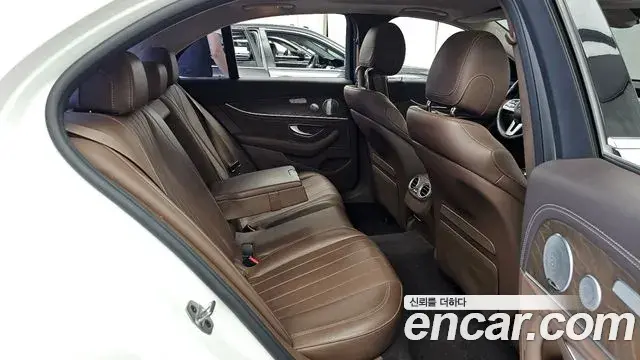 Mercedes-Benz E-Class 2019 — Şəkil 19/20