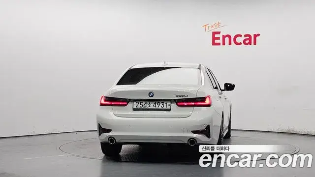BMW 3 Series 2019 — Photo 10/31