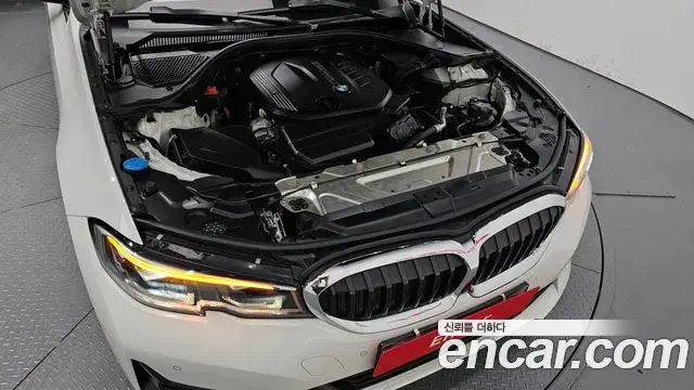 BMW 3 Series 2019 — Photo 24/31