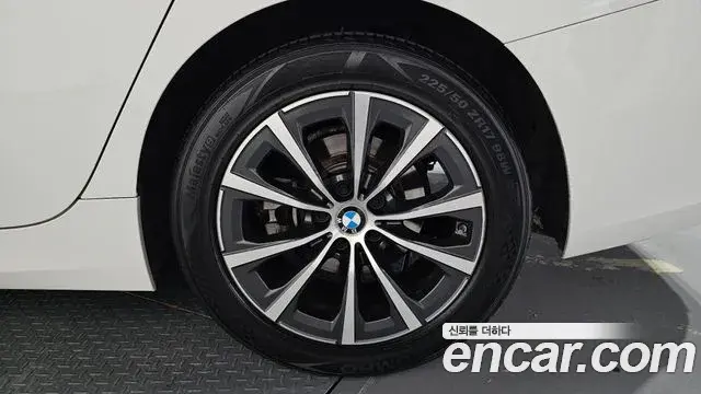 BMW 3 Series 2019 — Photo 26/31