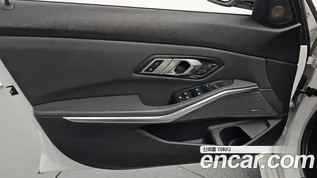 BMW 3 Series 2019 — Photo 15/31