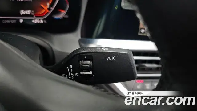BMW 3 Series 2019 — Photo 28/31