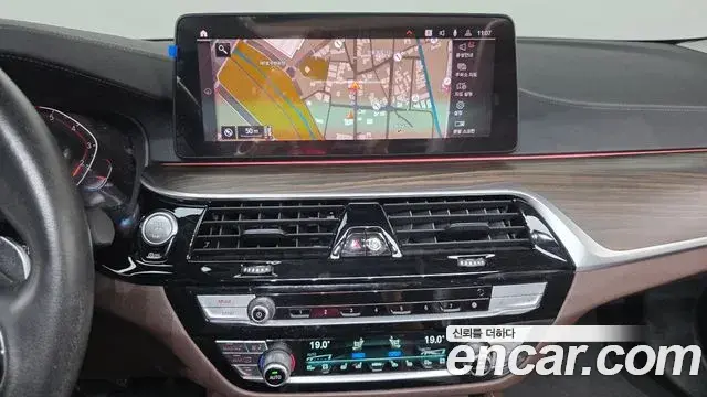 BMW 5 Series 2022 — Photo 15/20