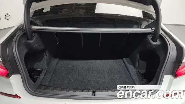 BMW 3 Series 2020 — Photo 28/36