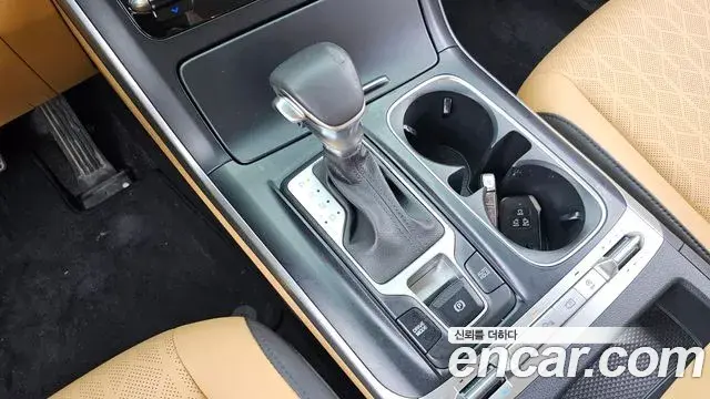 Kia Carnival 2023 — Şəkil 7/20