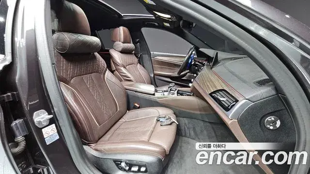 BMW 5 Series 2019 — Фото 10/20