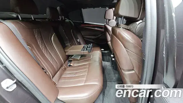 BMW 5 Series 2019 — Фото 19/20