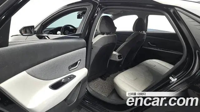Hyundai The New Avante Hybrid 2020 — ფოტო 9/34