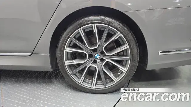 BMW 7 Series 2021 — Şəkil 16/36