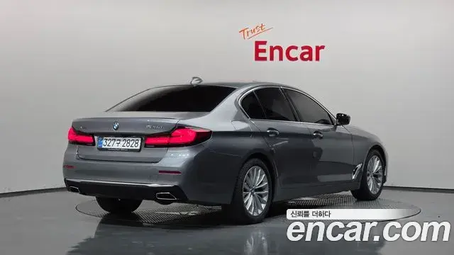 BMW 5 Series 2023 — Şəkil 17/20