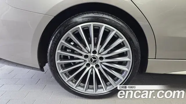 Mercedes-Benz C-Class 2022 — ფოტო 7/31
