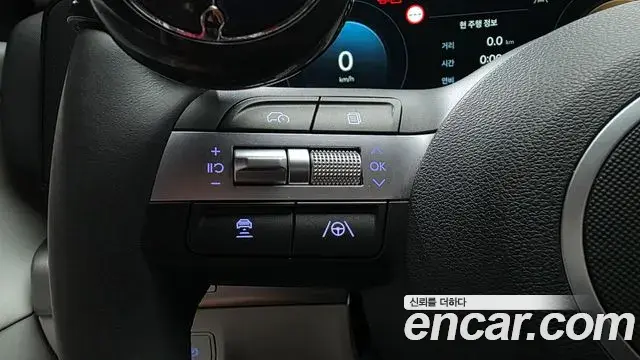 Hyundai Kona 2023 — Фото 17/20