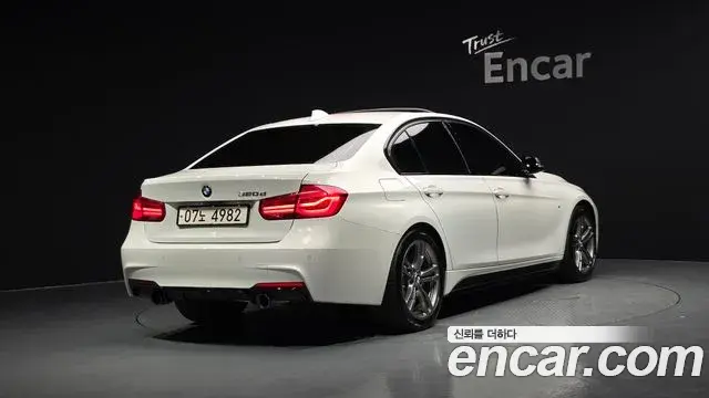 BMW 3 Series 2018 — Şəkil 16/39