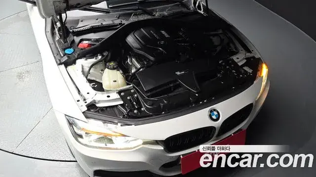 BMW 3 Series 2018 — Şəkil 30/39
