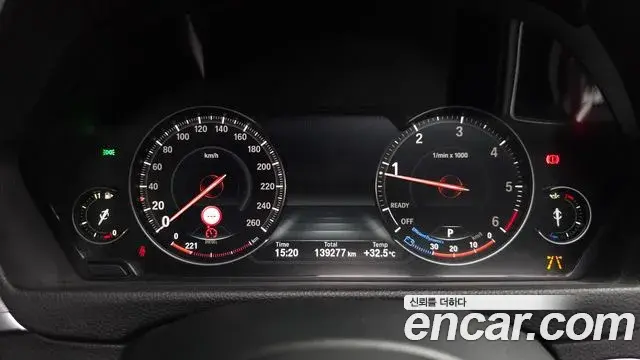 BMW 3 Series 2018 — Şəkil 35/39