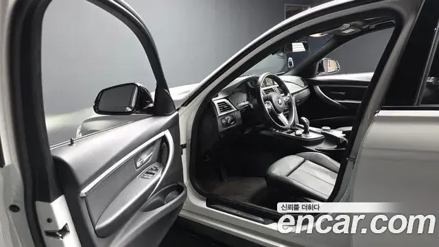 BMW 3 Series 2018 — Şəkil 7/39