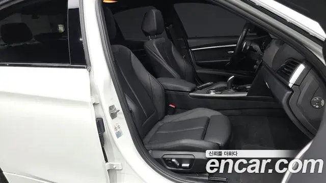 BMW 3 Series 2018 — Şəkil 11/39