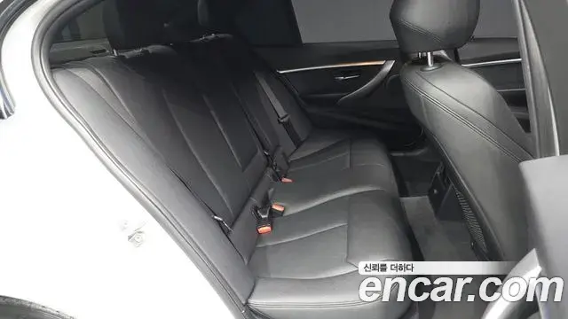 BMW 3 Series 2018 — Şəkil 12/39