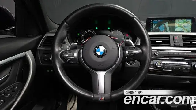 BMW 3 Series 2018 — Şəkil 36/39