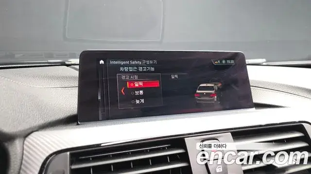 BMW 3 Series 2018 — Şəkil 24/39