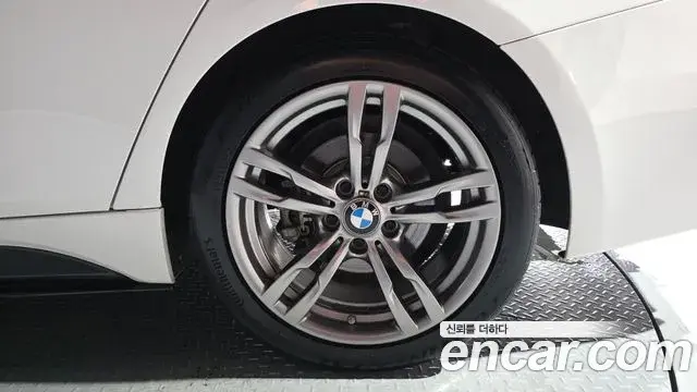 BMW 3 Series 2018 — Şəkil 20/39