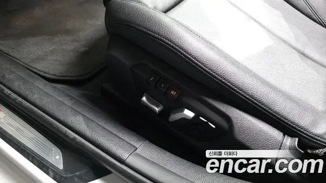 BMW 3 Series 2018 — Şəkil 28/39