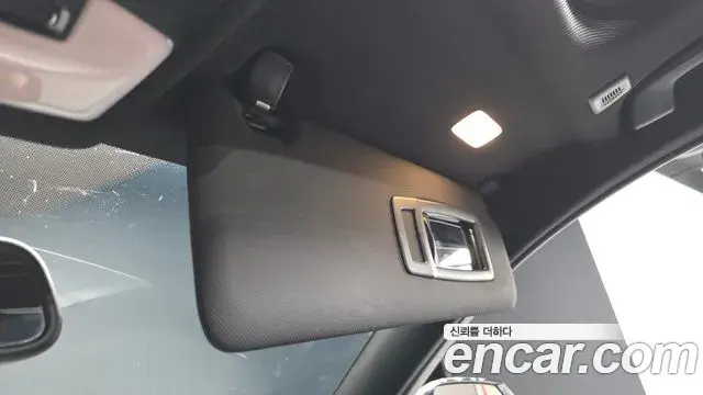 BMW 3 Series 2018 — Şəkil 26/39