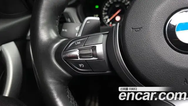 BMW 3 Series 2018 — Şəkil 21/39