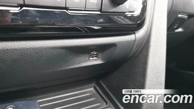 BMW 3 Series 2018 — Şəkil 8/39