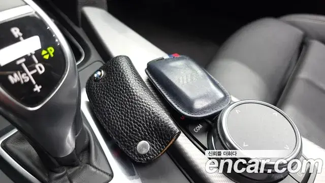 BMW 3 Series 2018 — Şəkil 18/39