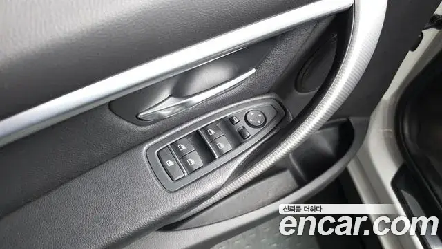 BMW 3 Series 2018 — Şəkil 22/39