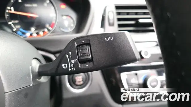 BMW 3 Series 2018 — Şəkil 34/39