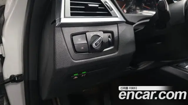 BMW 3 Series 2018 — Şəkil 19/39