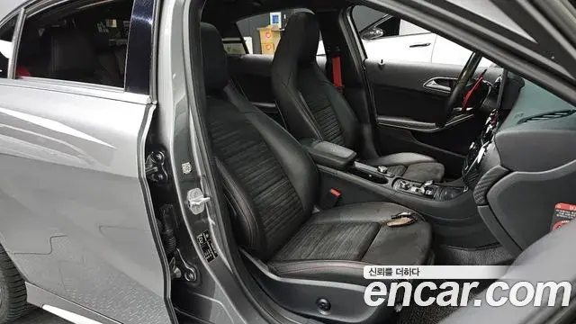 Mercedes-Benz A-Class 2018 — ფოტო 11/20
