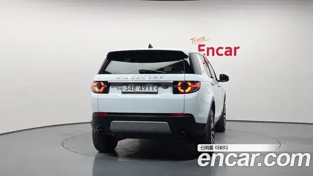 Land Rover Discovery Sport 2018 — ფოტო 15/30