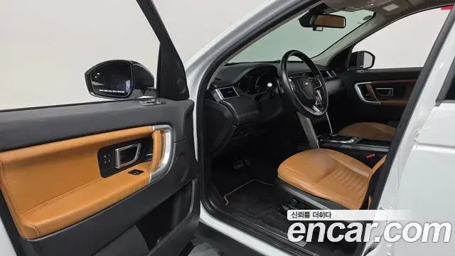 Land Rover Discovery Sport 2018 — ფოტო 28/30
