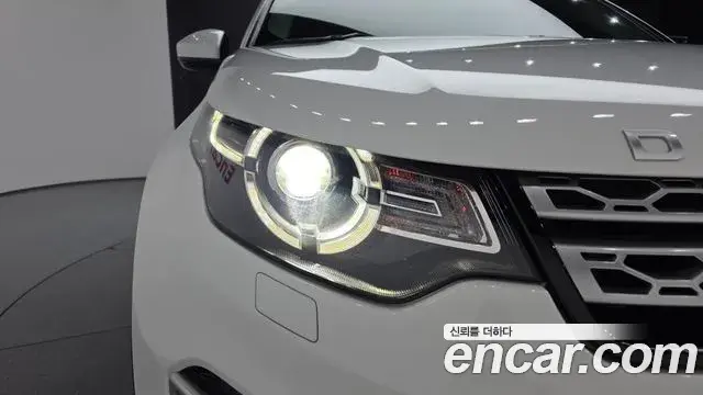 Land Rover Discovery Sport 2018 — ფოტო 17/30