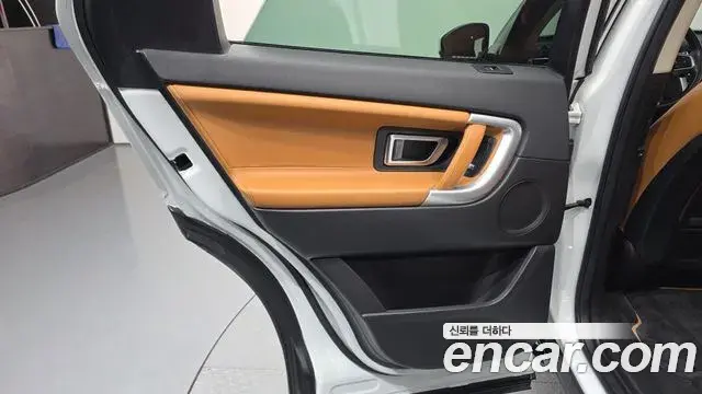 Land Rover Discovery Sport 2018 — ფოტო 24/30