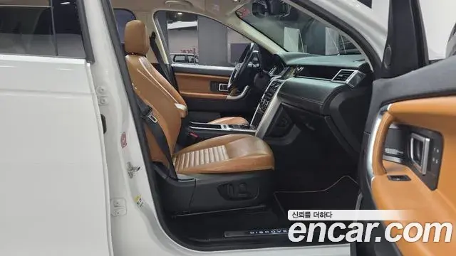 Land Rover Discovery Sport 2018 — ფოტო 21/30