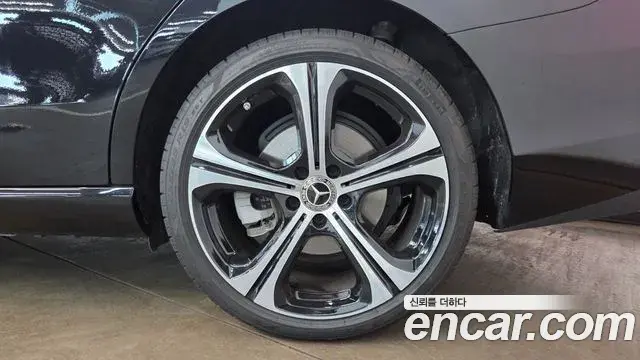Mercedes-Benz C-Class 2023 — Фото 4/20