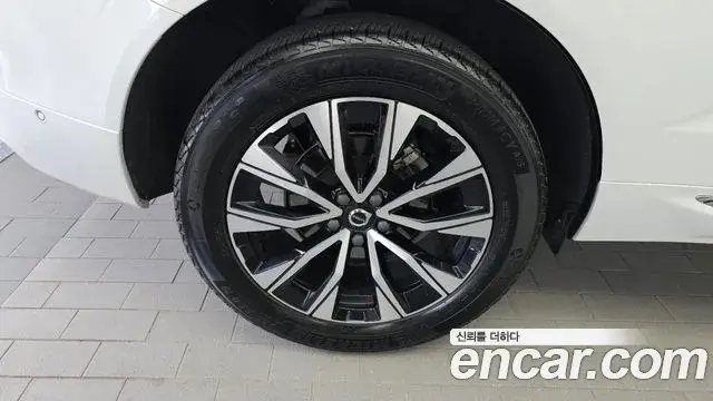 Volvo XC60 2023 — Şəkil 17/20