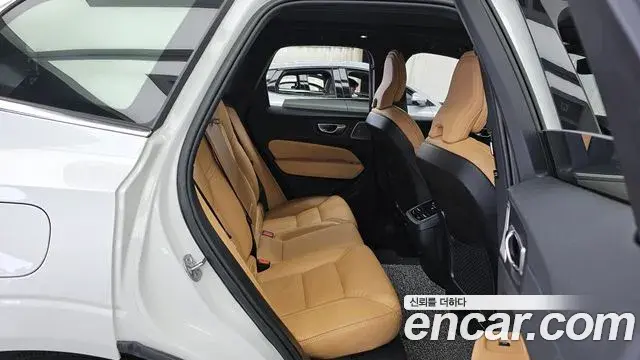 Volvo XC60 2023 — Şəkil 14/20