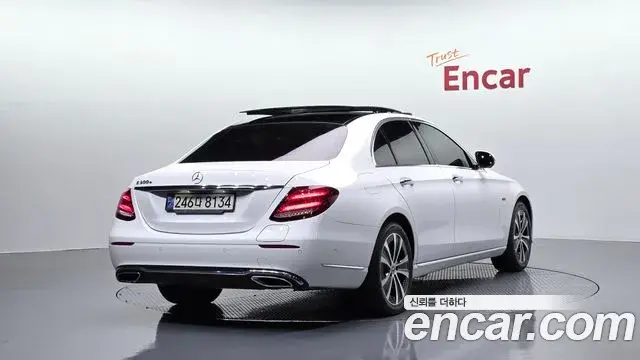 Mercedes-Benz E-Class 2019 — Фото 2/20